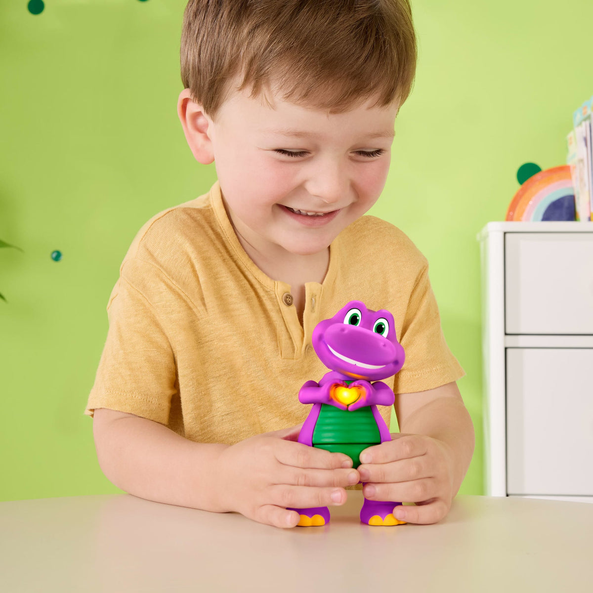Figurine Jouet Barney Mains en Cur Le Monde de Barney de Fisher-Price Avec Musique et Lumières Pour enfants