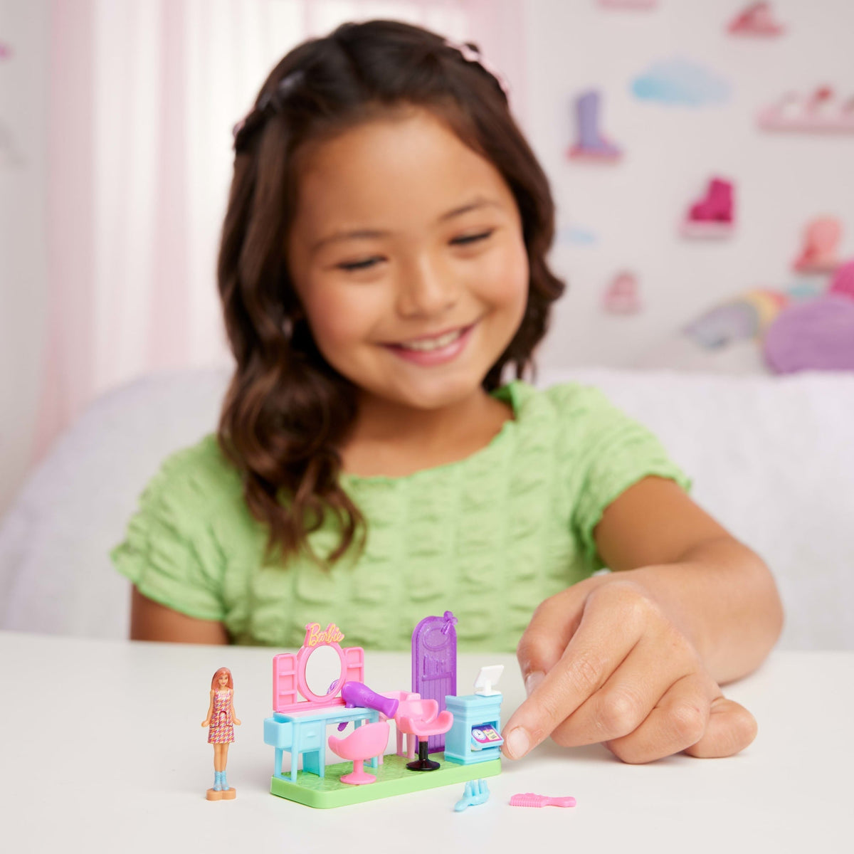 Barbie Mini BarbieLand Set de Juego Estética con Mini Muñeca