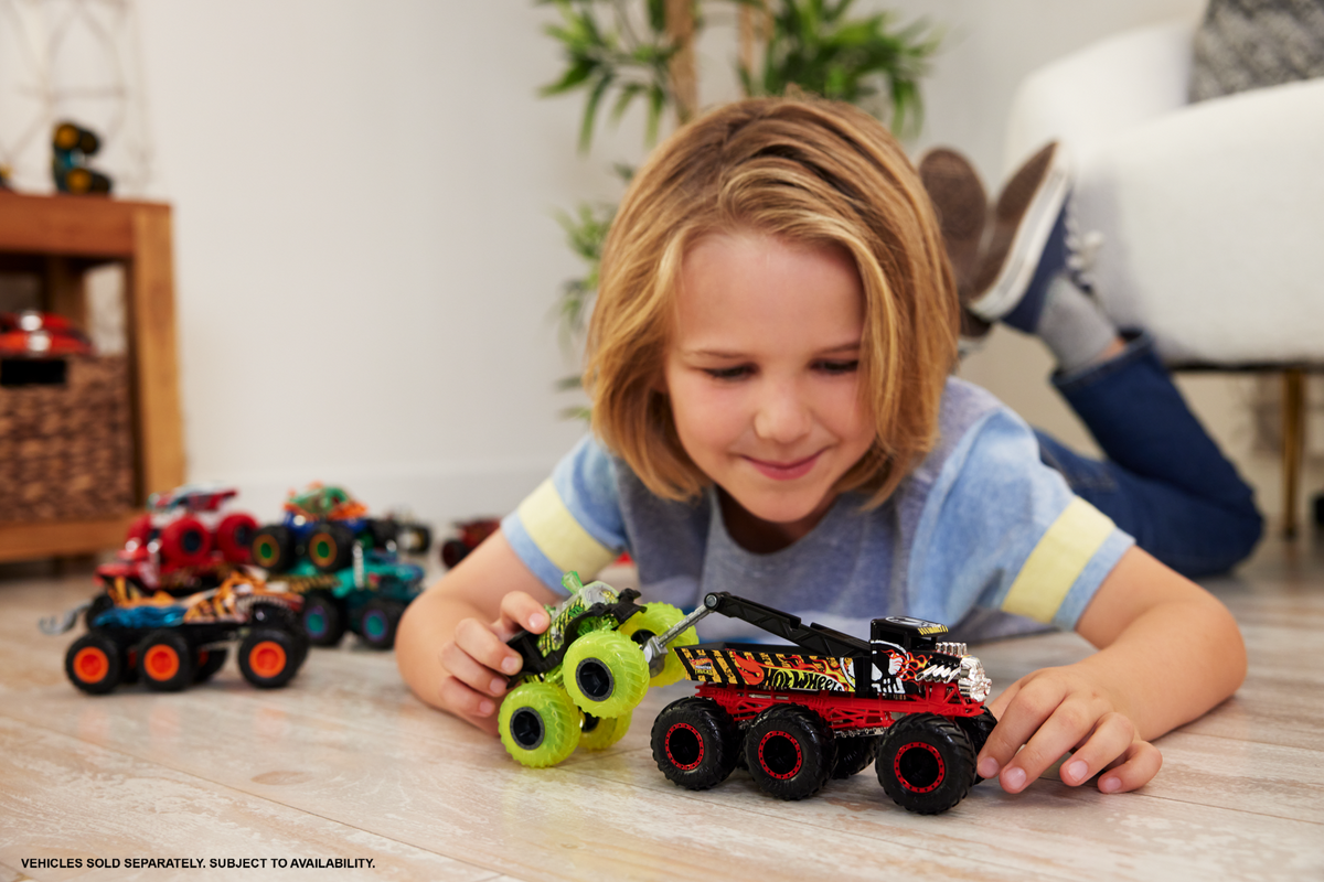 Hot Wheels Monster Trucks Big Rigs, 1:64 Scale Die-Cast Toy Truck With 6 Wheels
